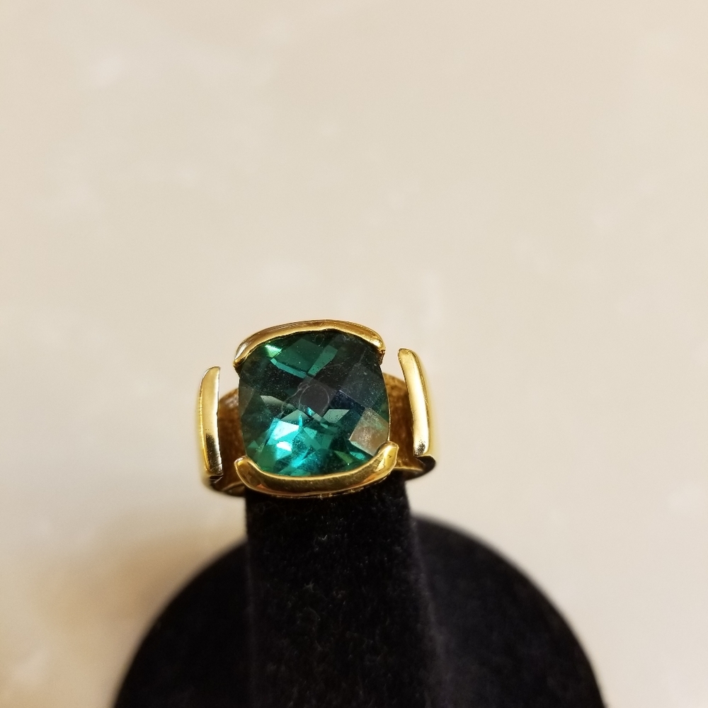Quartz crystal ring